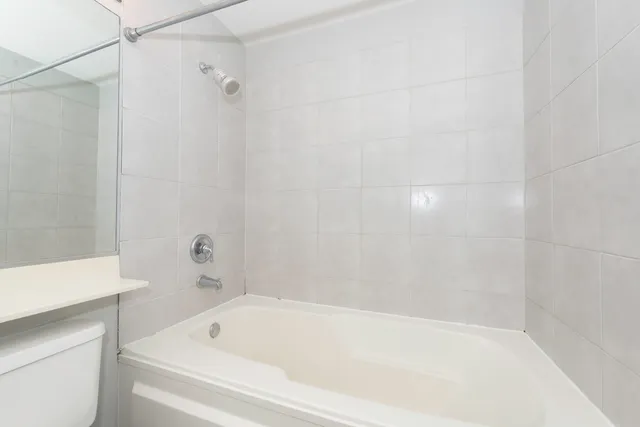 $2,400 | 520 West Huron Street, Unit 204, Chicago, IL 60654