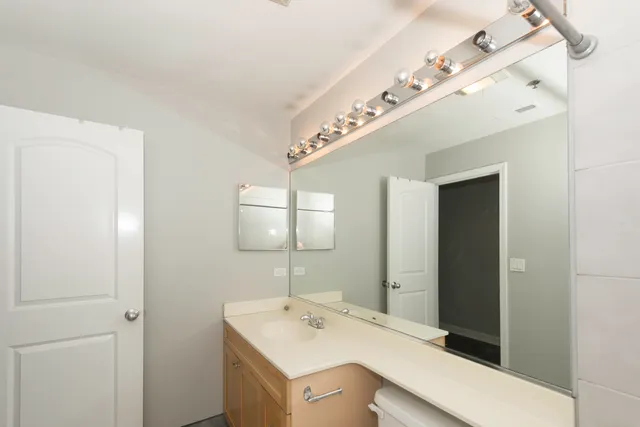 $2,400 | 520 West Huron Street, Unit 204, Chicago, IL 60654