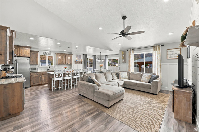 615 West 1870th Street South Payson, UT 84651 - Photo 4 of 31 Open-concept living area featuring wood-finish flooring, recessed lighting, and a ceiling fan