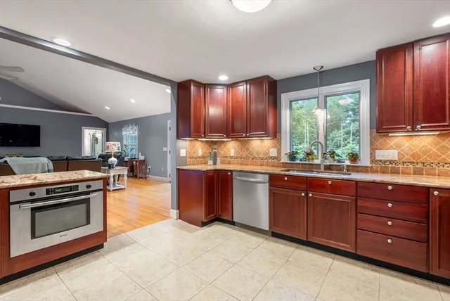 $1,049,900 | 495 Grafton Street, Shrewsbury, MA 01545