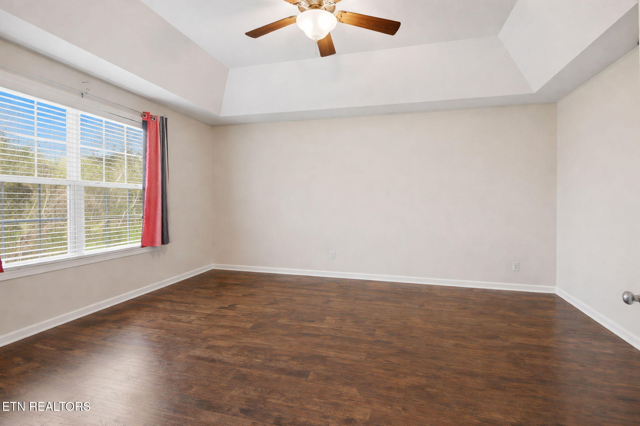 130 Flagstone Way Clinton, TN 37716 - Photo 23 of 44 Master Bedroom