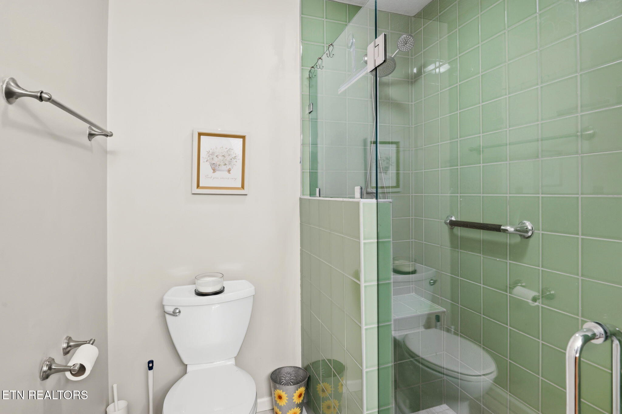 130 Flagstone Way Clinton, TN 37716 - Photo 27 of 44 Master Bathroom