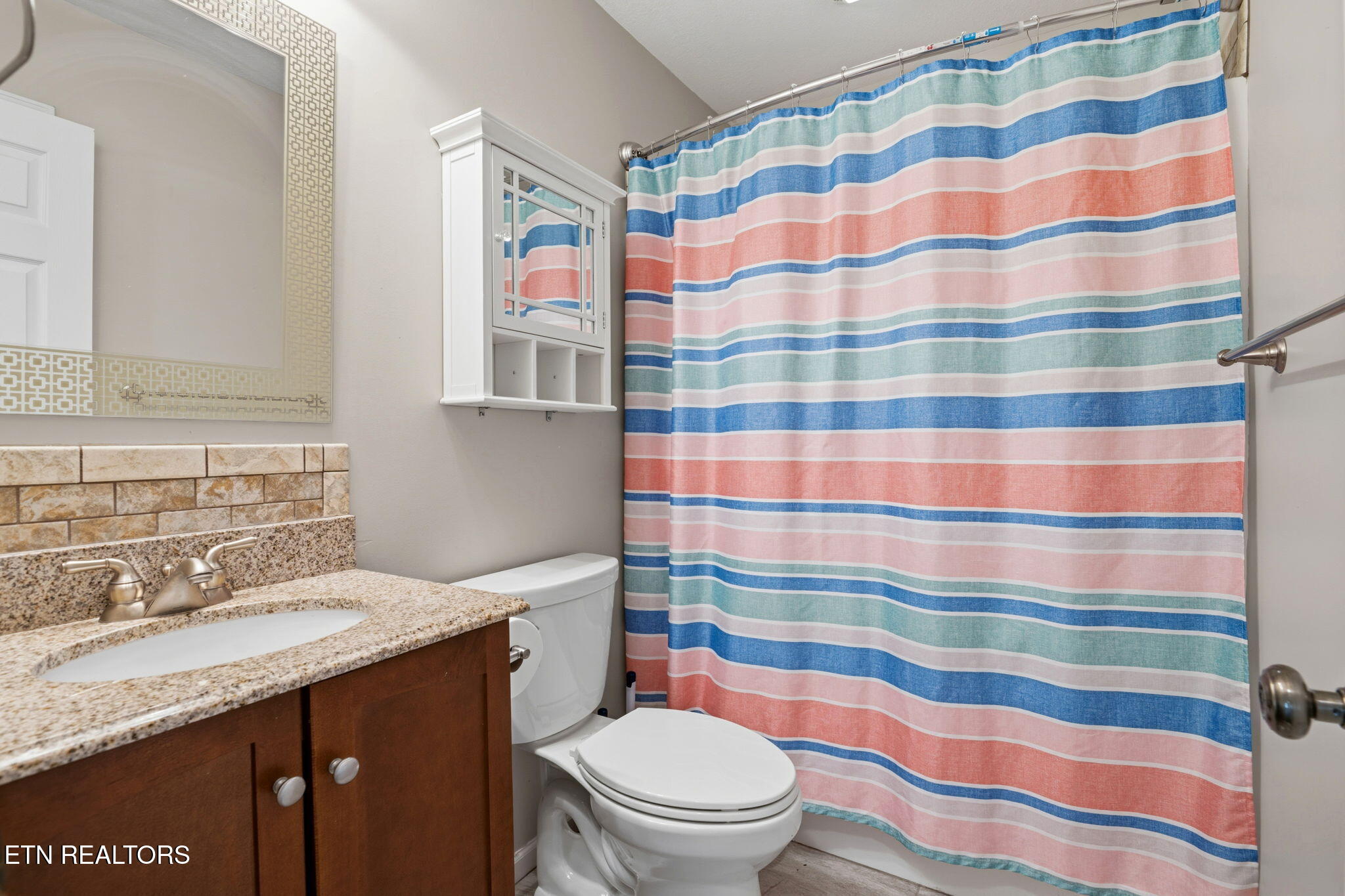 130 Flagstone Way Clinton, TN 37716 - Photo 32 of 44 2nd Bathroom