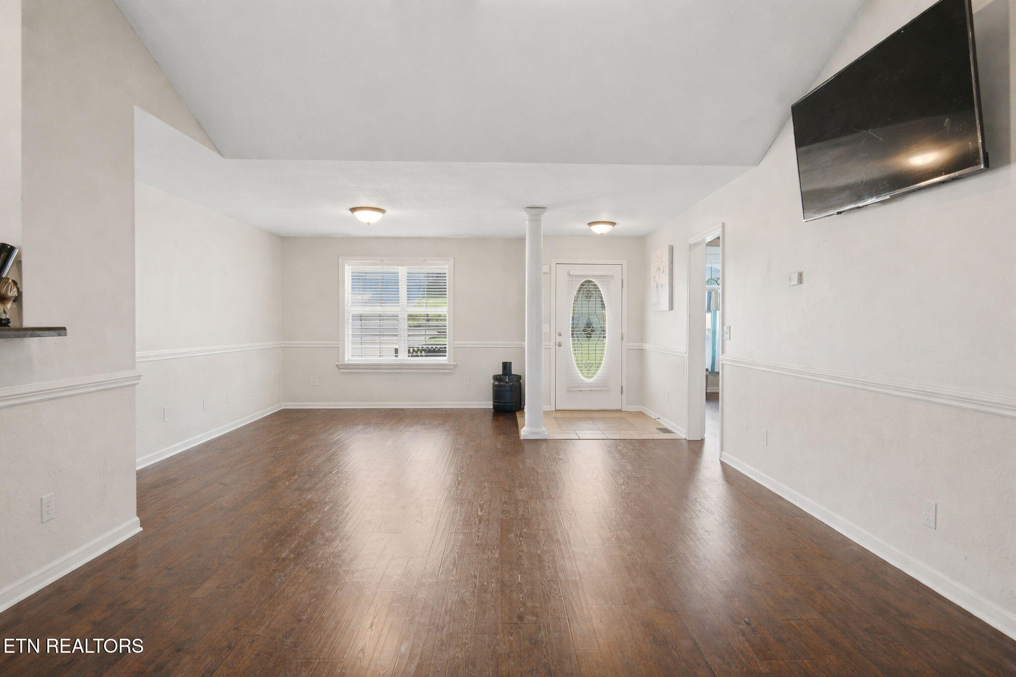 130 Flagstone Way Clinton, TN 37716 - Photo 7 of 44 5-web-or-mls-130 Flagstone Staging--5