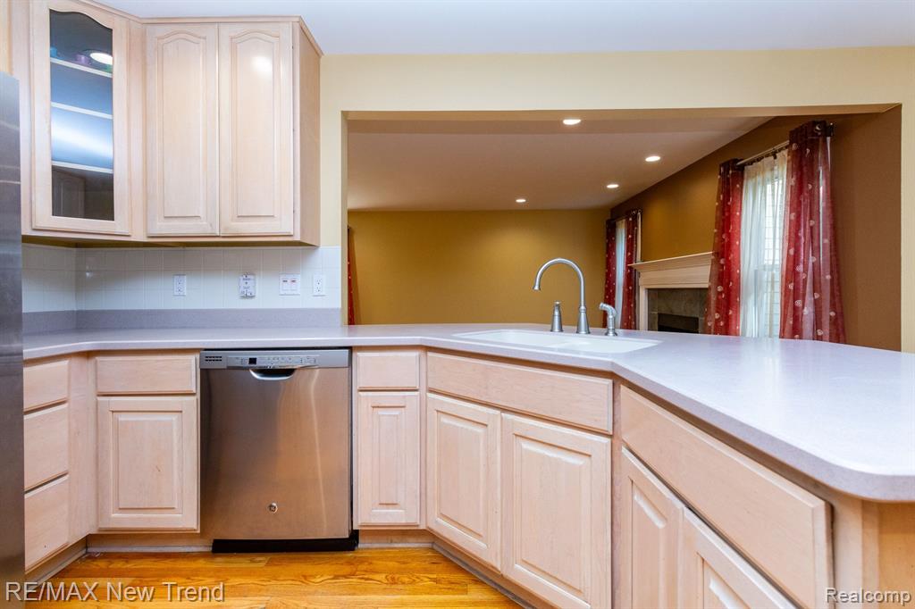 43159 Sandstone Drive Novi, MI 48377 - Photo 15 of 44