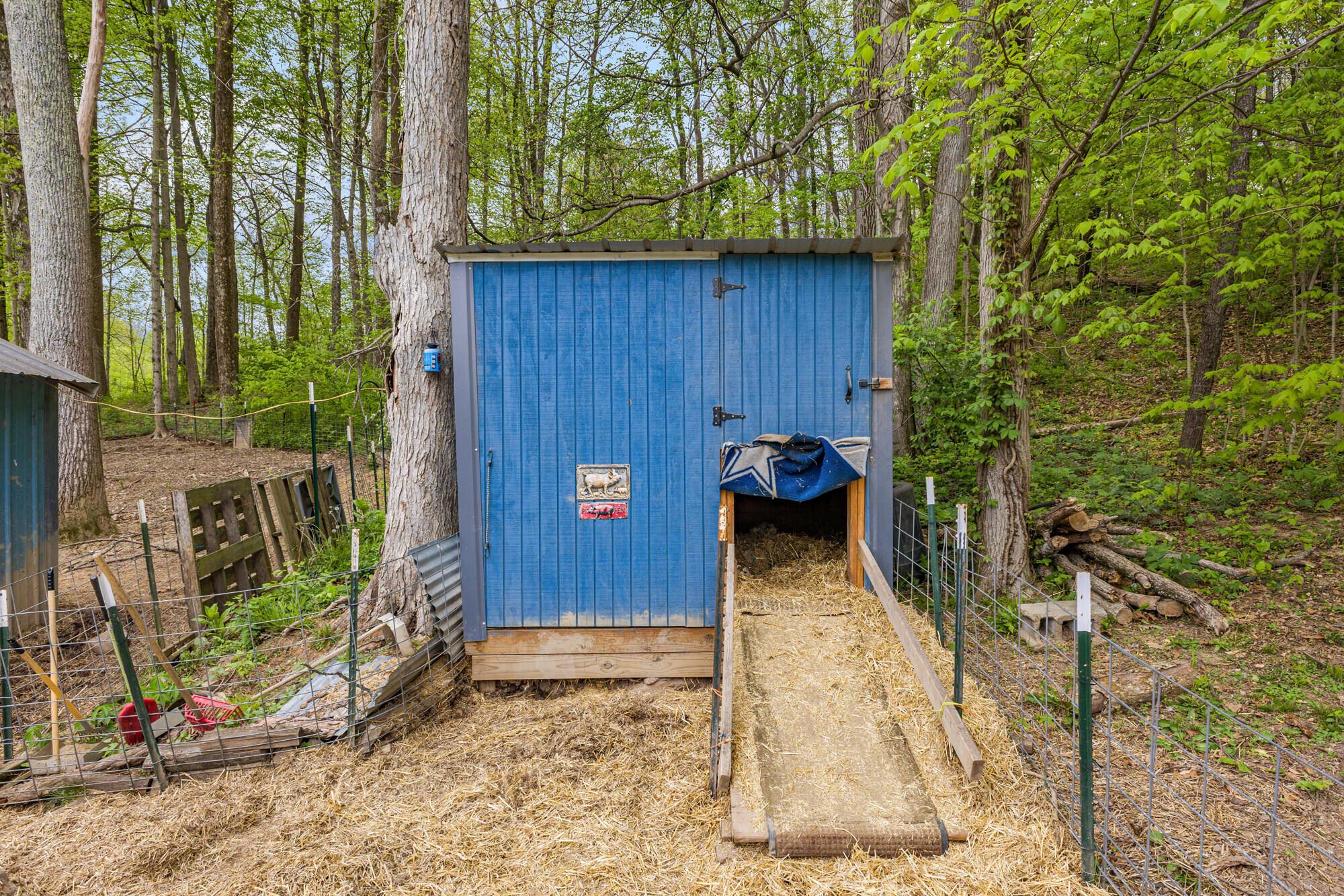 10541 Clearport Road Southwest Amanda, OH 43102 - Photo 28 of 39 Barn or Chicken Coop