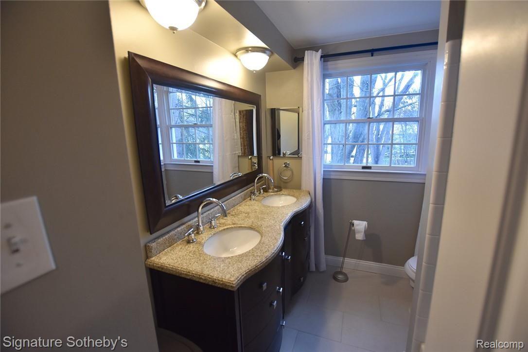 792 Foxhall Road Bloomfield Hills, MI 48304 - Photo 21 of 39 28.JPG