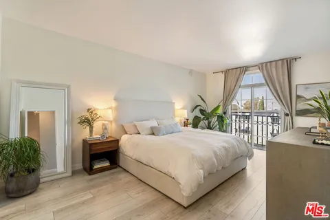 $1,000,000 | 5848 West Olympic Boulevard, Unit 102, Los Angeles, CA 90036