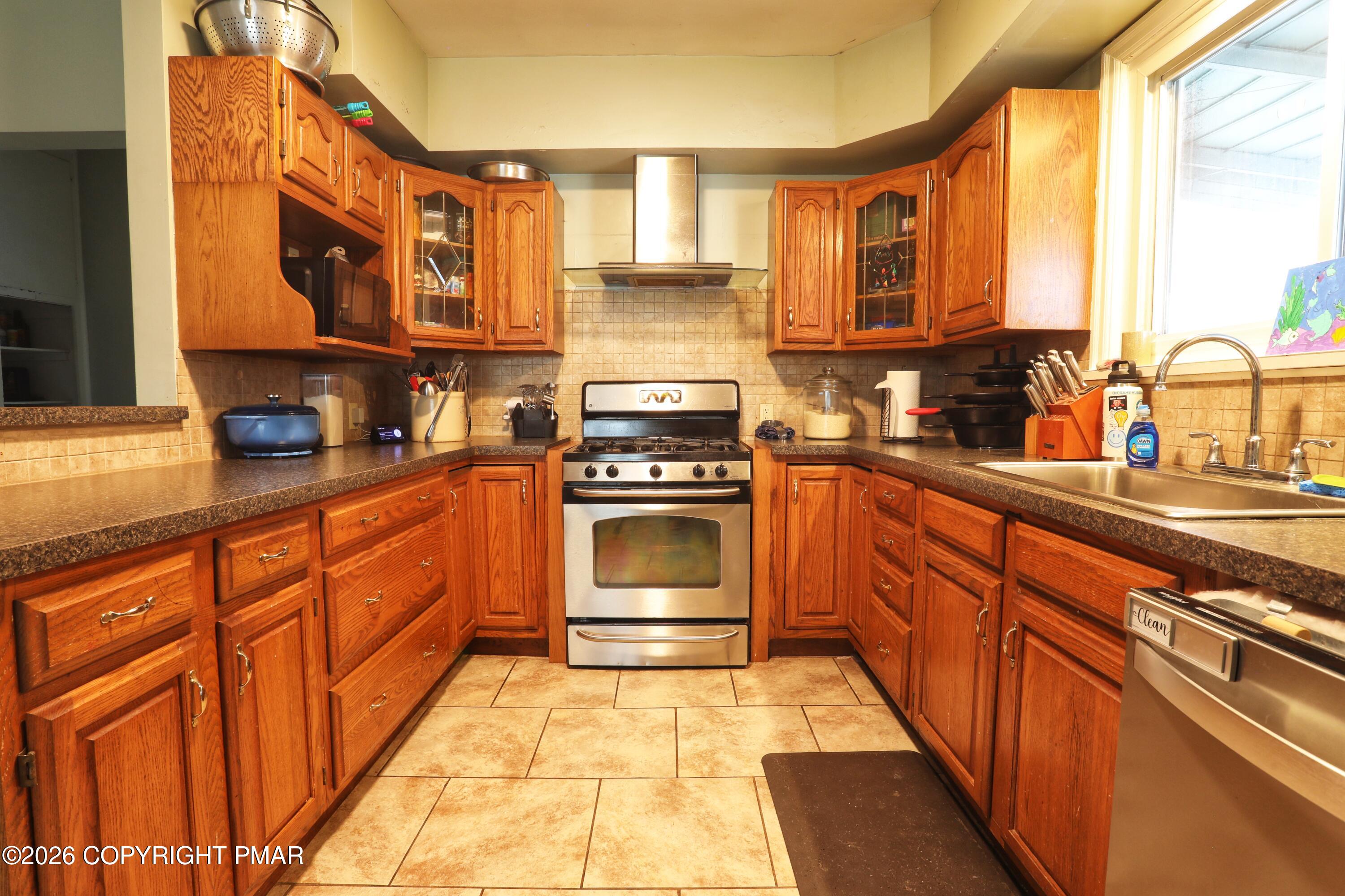 1229 Providence Road Scranton, PA 18508 - Photo 16 of 42 462A0055