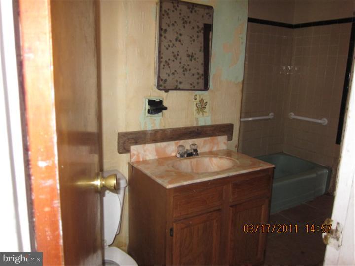 449 Pemberton Road Kennett Square, PA 19348 - Photo 9 of 15 Master Bathroom