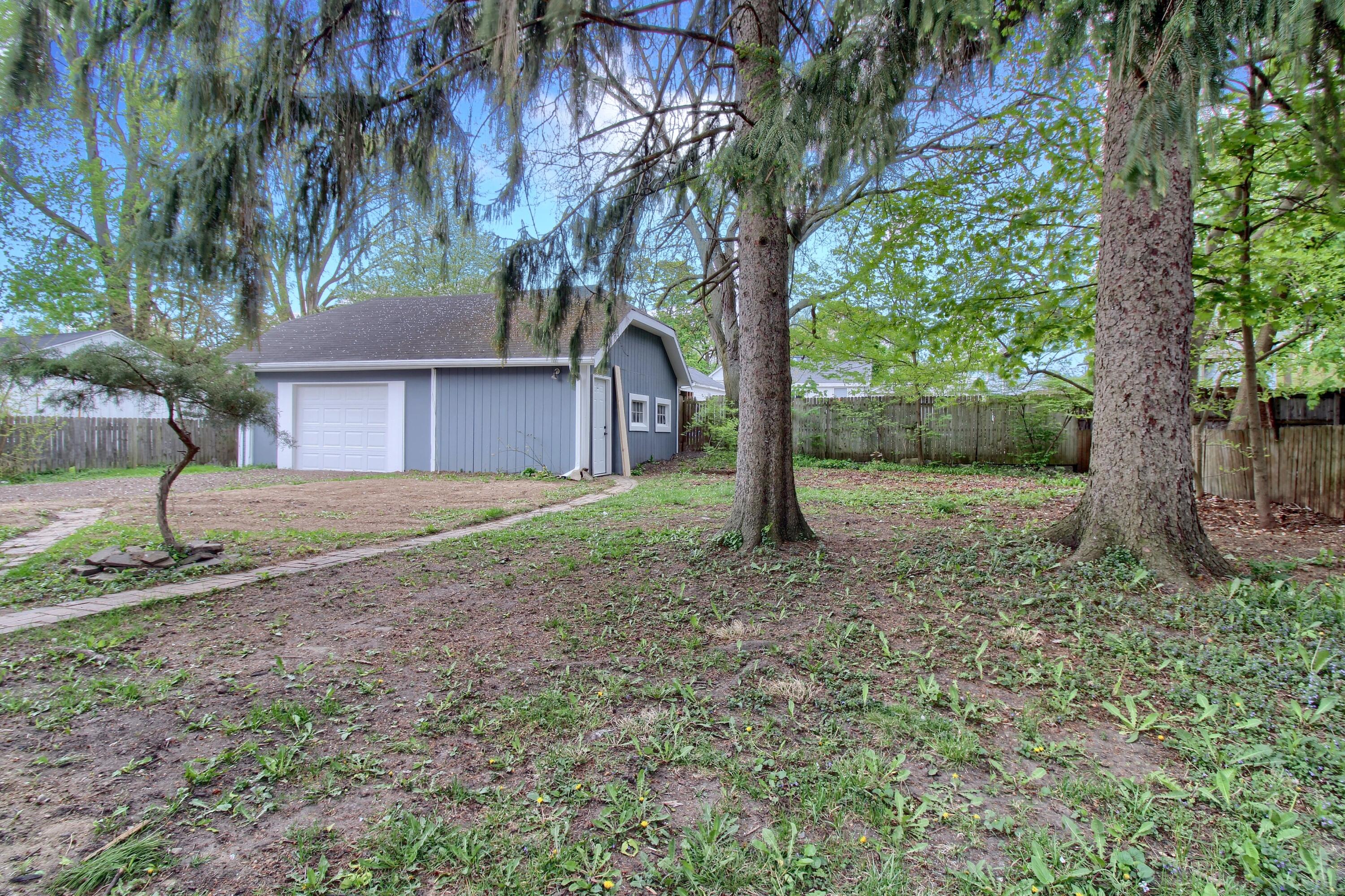 127 Bates Street Jackson, MI 49202 - Photo 34 of 39 Backyard (19)