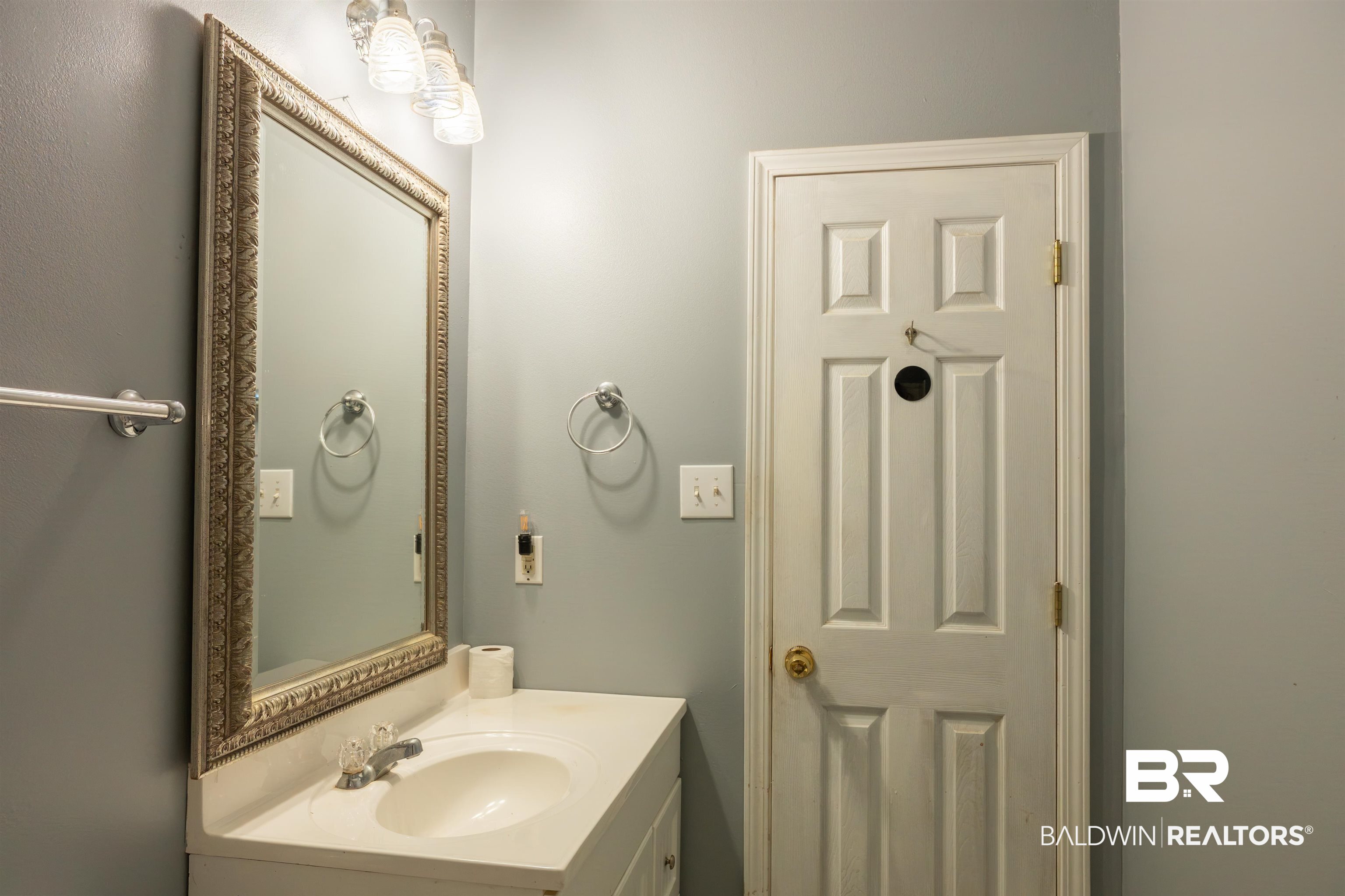 7202 Mill House Drive North Mobile, AL 36619 - Photo 12 of 16 Bathrom