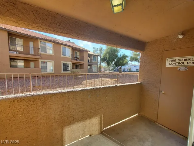 $1,299 | 2750 South Durango Drive, Unit 1049, Las Vegas, NV 89117