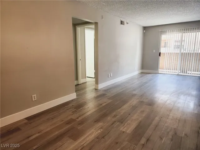 $1,299 | 2750 South Durango Drive, Unit 1049, Las Vegas, NV 89117