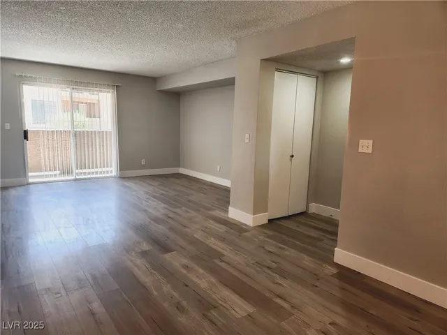 $1,299 | 2750 South Durango Drive, Unit 1049, Las Vegas, NV 89117