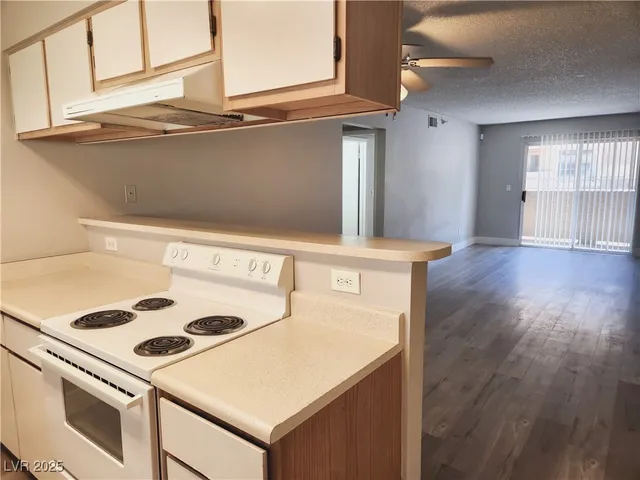 $1,299 | 2750 South Durango Drive, Unit 1049, Las Vegas, NV 89117