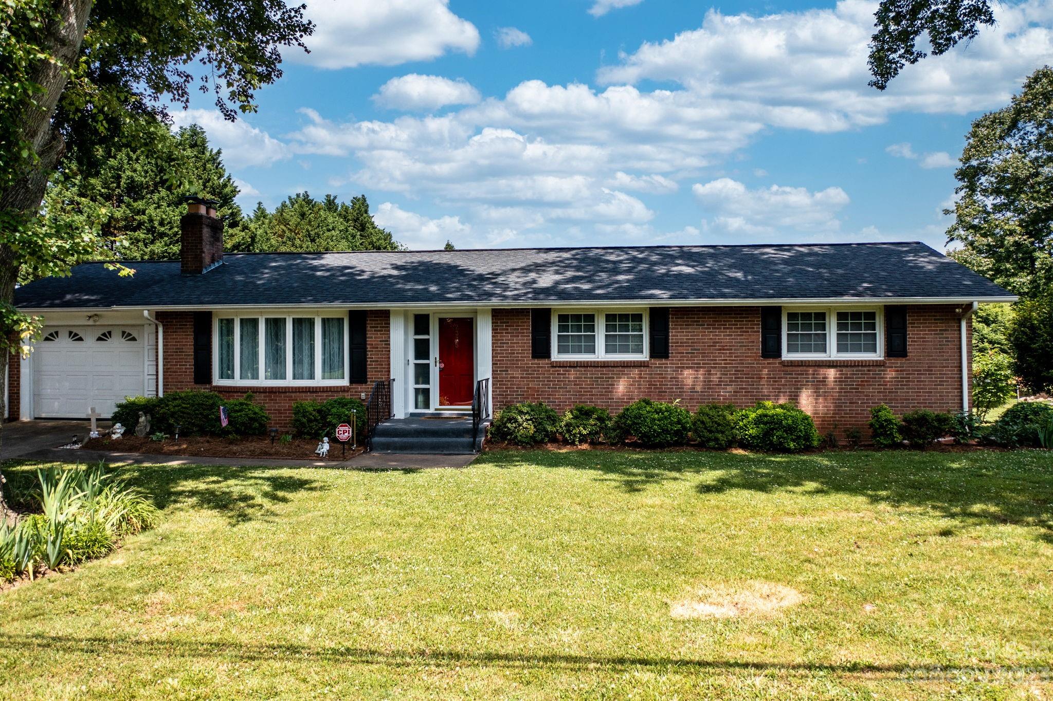 2338 24th Street Northeast, Hickory, NC 28601 Compass