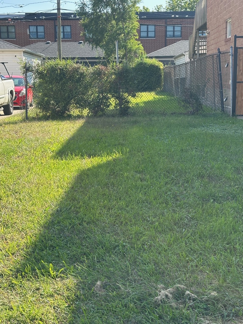 3333 South Indiana Avenue Chicago, IL 60616 - Photo 3 of 3 a view of backyard with table and chairs and potted plants