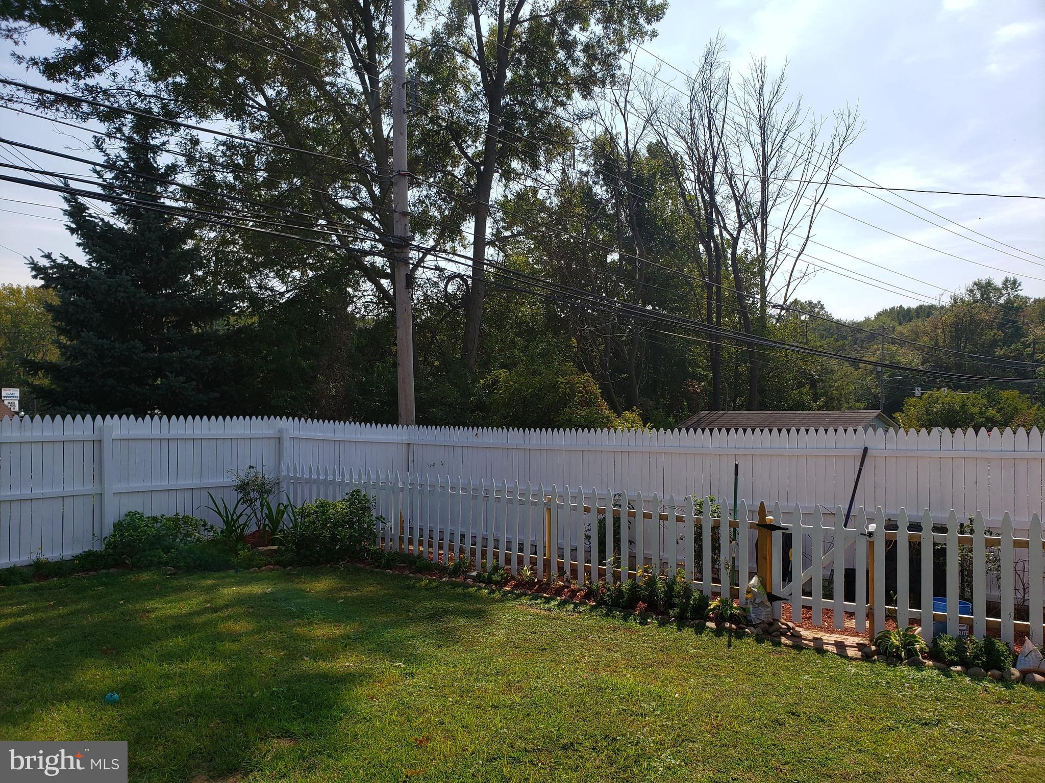 26 Towpath Road Levittown, PA 19056 - Photo 4 of 25
