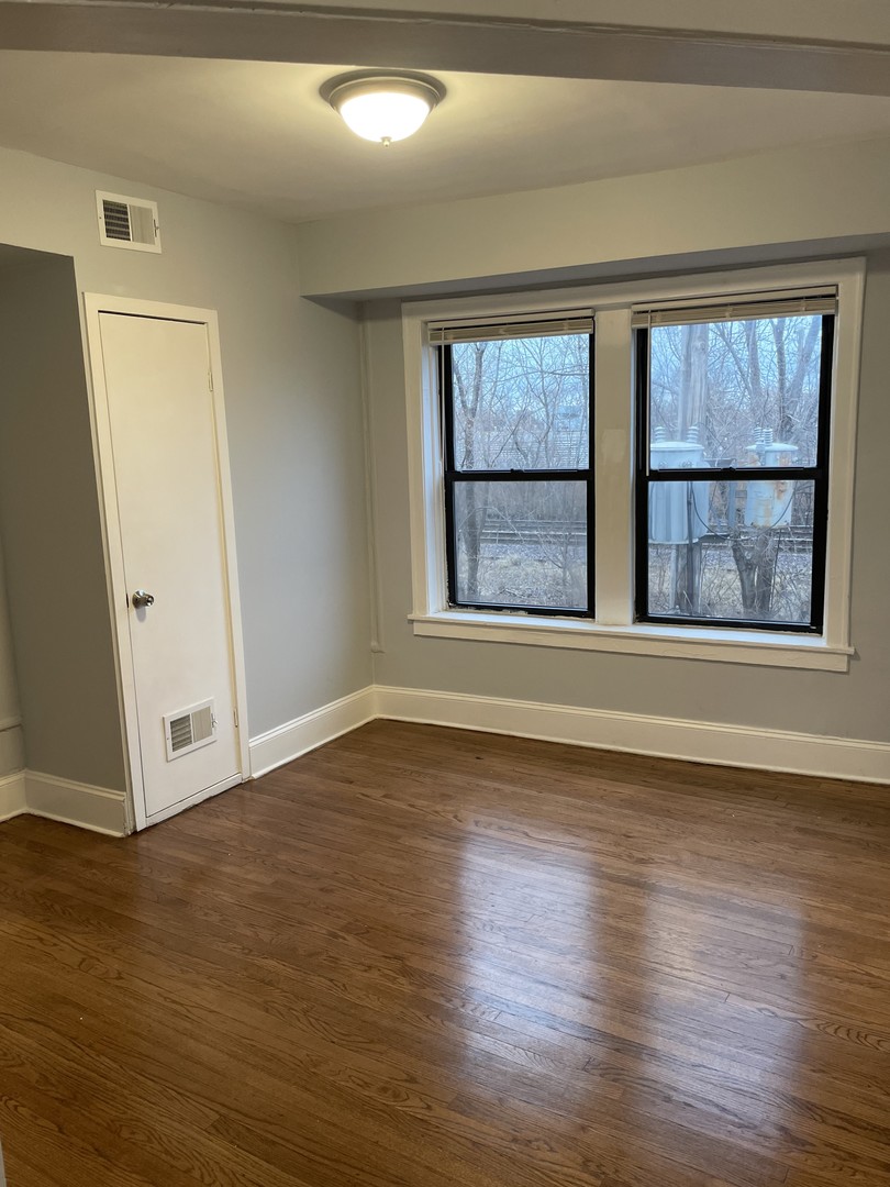 7329 North Honore Street, Unit 3B Chicago, IL 60626 - Photo 3 of 8