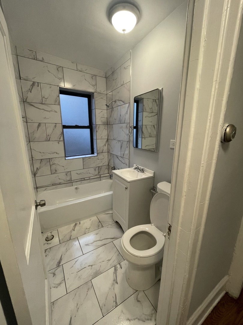 7329 North Honore Street, Unit 3B Chicago, IL 60626 - Photo 8 of 8