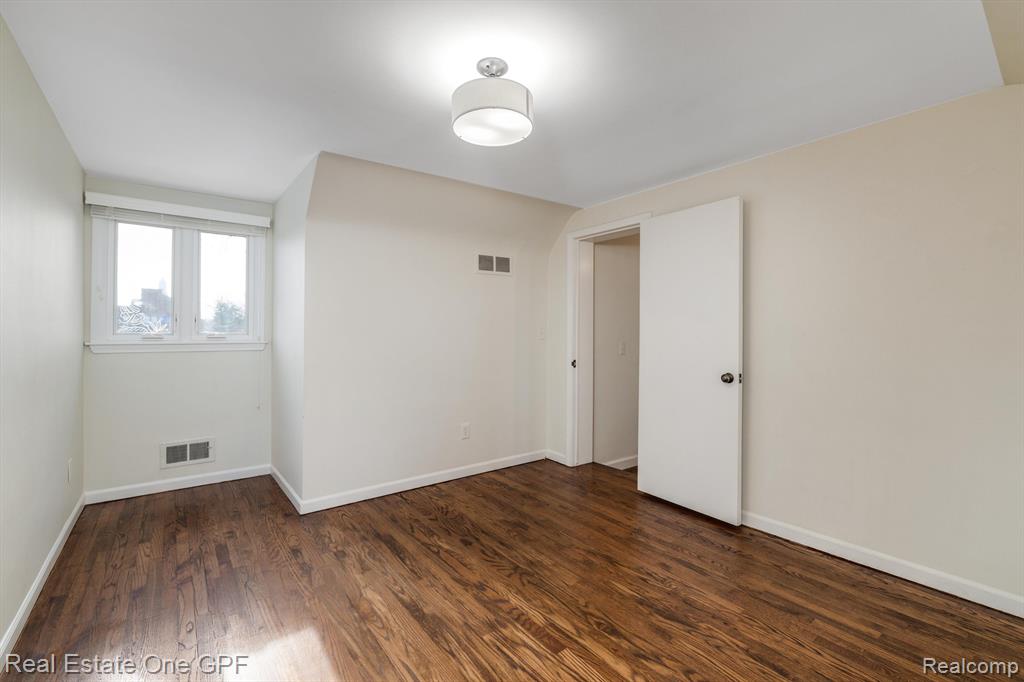 1708 Vernier Road Grosse Pointe Woods, MI 48236 - Photo 30 of 43