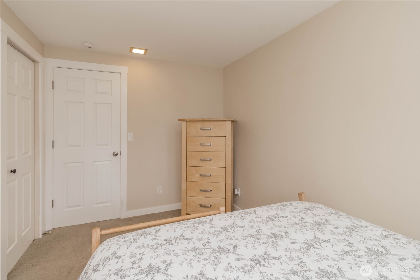 1060 Lynnwood Avenue Northeast Renton, WA 98056 - Photo 32 of 40 a view of a livingroom with a dresser