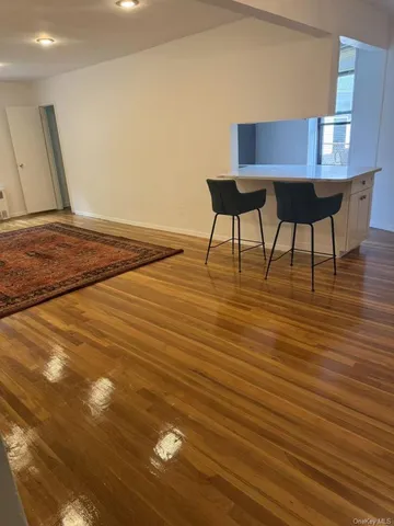 $328,000 | 43-25 Douglaston Parkway, Unit 2D | Douglaston