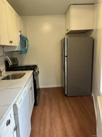 $328,000 | 43-25 Douglaston Parkway, Unit 2D | Douglaston