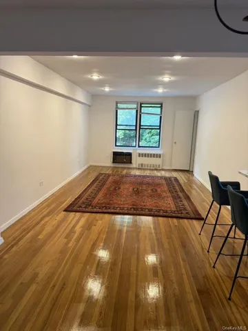 $328,000 | 43-25 Douglaston Parkway, Unit 2D | Douglaston