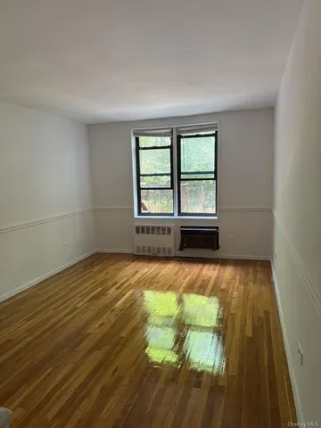 $328,000 | 43-25 Douglaston Parkway, Unit 2D | Douglaston