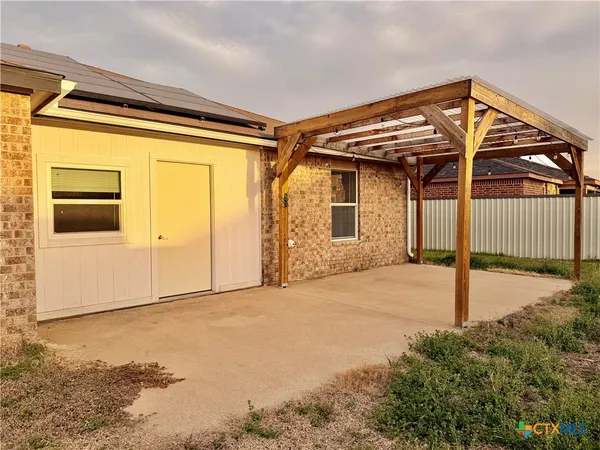 a view of a garage