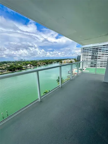 $3,700 | 5750 Collins Avenue, Unit 10F, Miami Beach, FL 33140