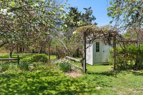 $2,750,000 | 133 Glover Street, Sag Harbor, NY 11963