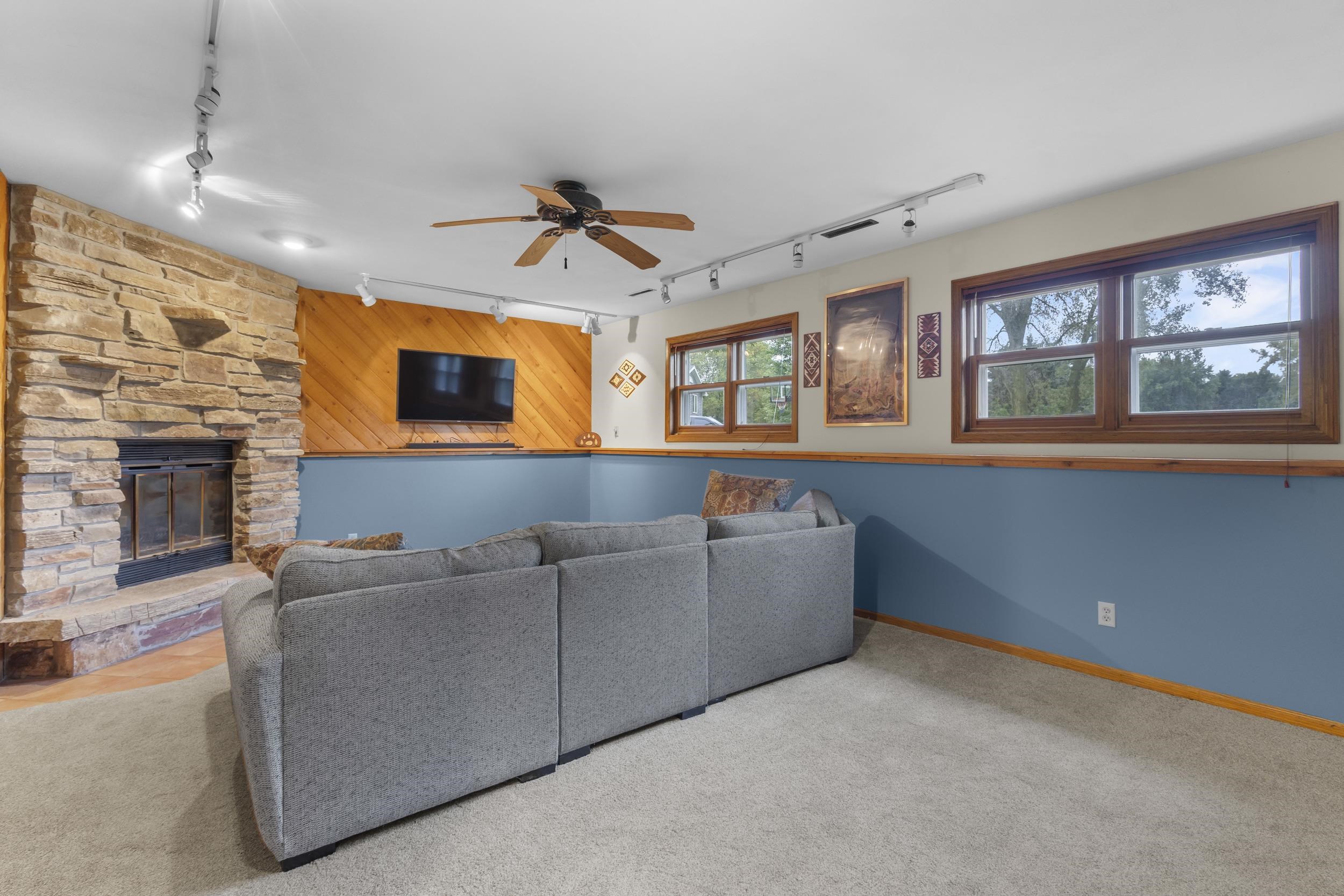 6682 Glenview Road DeForest, WI 53532 - Photo 9 of 40 Gallery Image 9