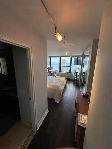 $4,445 | 1560 North Sandburg Terrace, Unit 4002, Chicago, IL 60610