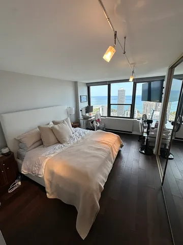 $4,445 | 1560 North Sandburg Terrace, Unit 4002, Chicago, IL 60610