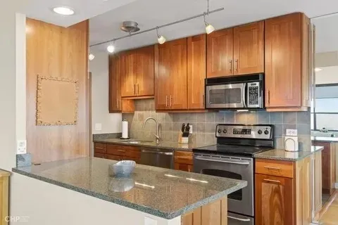 $4,445 | 1560 North Sandburg Terrace, Unit 4002, Chicago, IL 60610