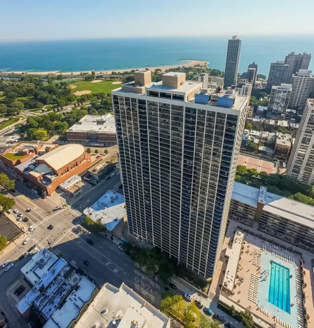 $4,445 | 1560 North Sandburg Terrace, Unit 4002, Chicago, IL 60610