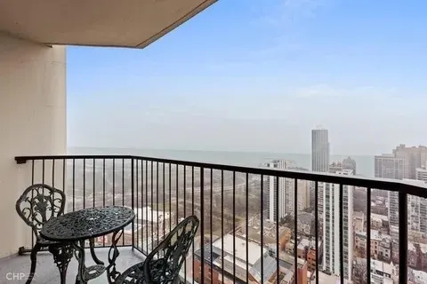 $4,445 | 1560 North Sandburg Terrace, Unit 4002, Chicago, IL 60610