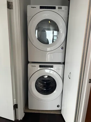 $4,445 | 1560 North Sandburg Terrace, Unit 4002, Chicago, IL 60610