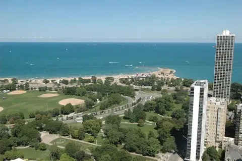 $4,445 | 1560 North Sandburg Terrace, Unit 4002, Chicago, IL 60610