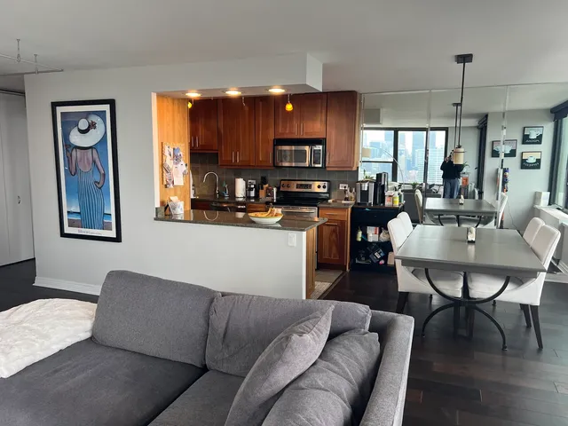 $4,445 | 1560 North Sandburg Terrace, Unit 4002, Chicago, IL 60610