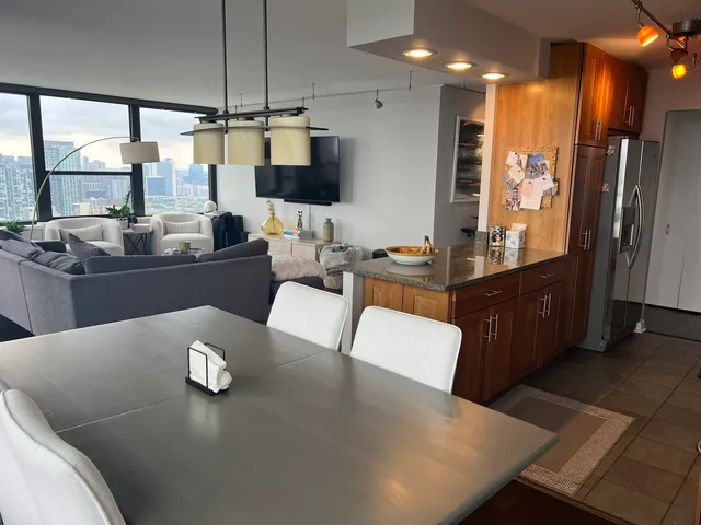 $4,445 | 1560 North Sandburg Terrace, Unit 4002, Chicago, IL 60610