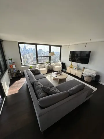 $4,445 | 1560 North Sandburg Terrace, Unit 4002, Chicago, IL 60610