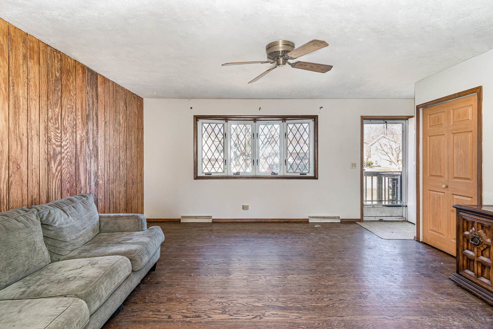 57 Tweed Road Fox Lake, IL 60020 - Photo 14 of 25 a living room with furniture and a window