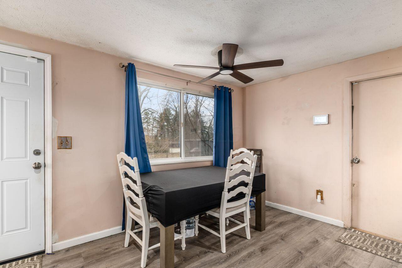6507 Bartlett Road Reynoldsburg, OH 43068 - Photo 8 of 24 S_-_6507_Bartlett_Ct_-_031