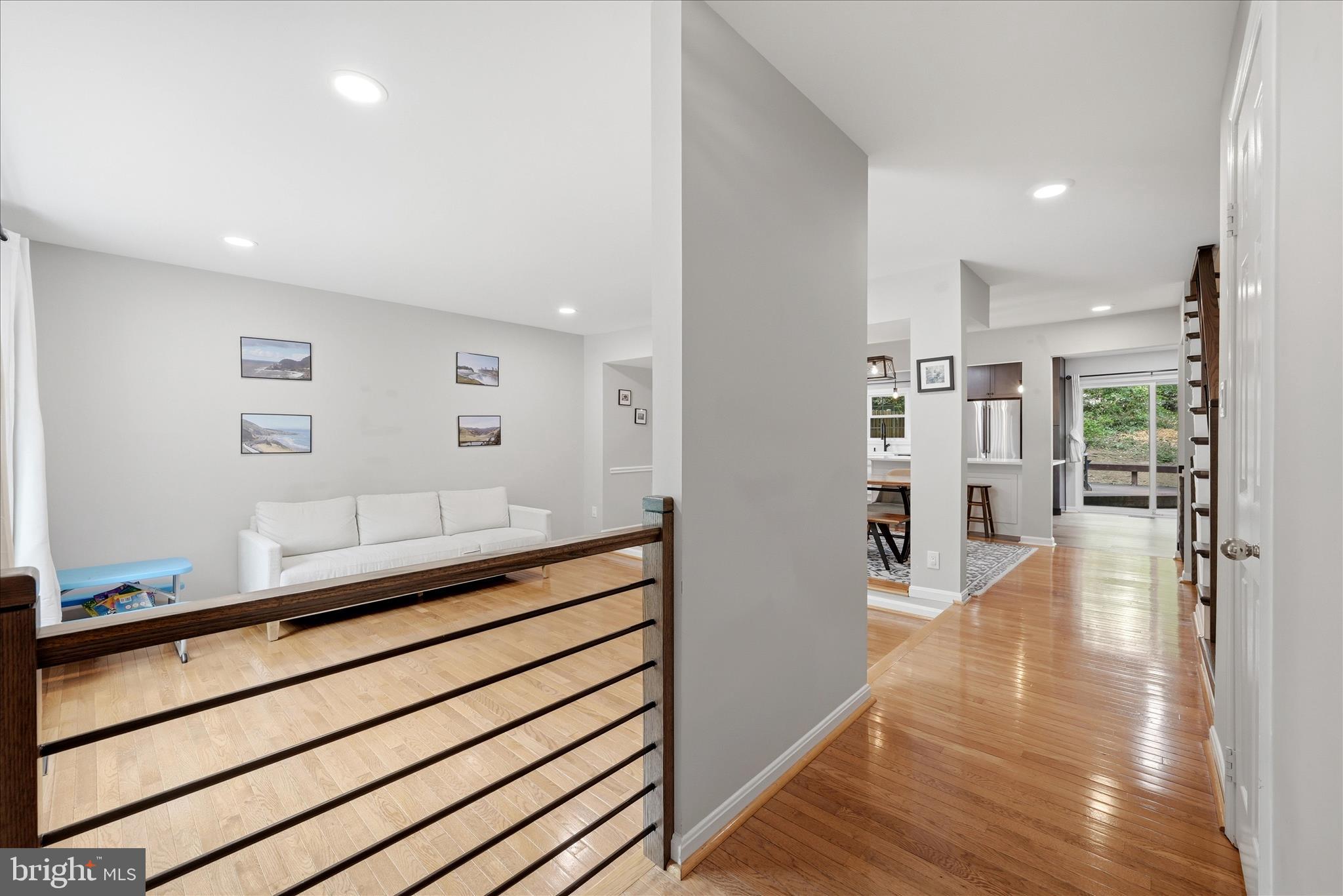11533 Pine Cone Court Reston, VA 20191 - Photo 4 of 60 Entryway