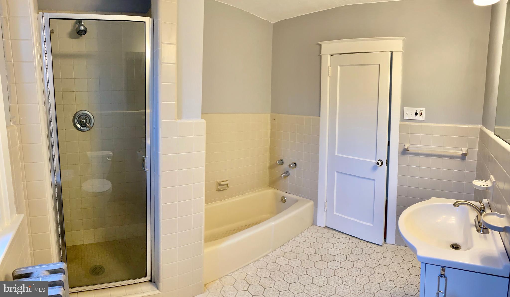 528 Rhawn Street Philadelphia, PA 19111 - Photo 20 of 26 Bathroom