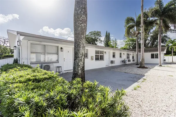 $1,900 | 55 Southwest 13th Street, Unit 2, Dania Beach, FL 33004